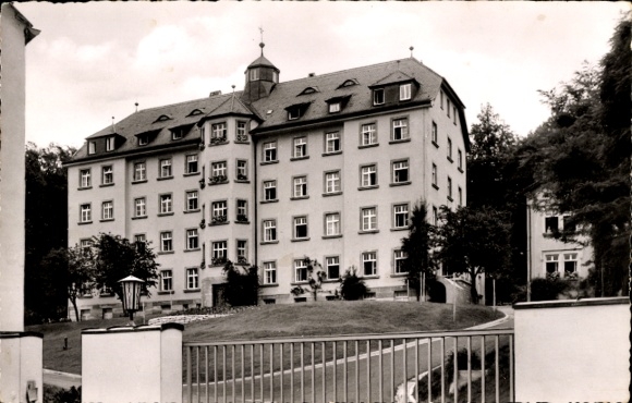 Ak Gunzenhausen in Mittelfranken, Kurheim Hensoltshöhe, mehrstöckiges Gebäude, grüne Umgebung, ke
