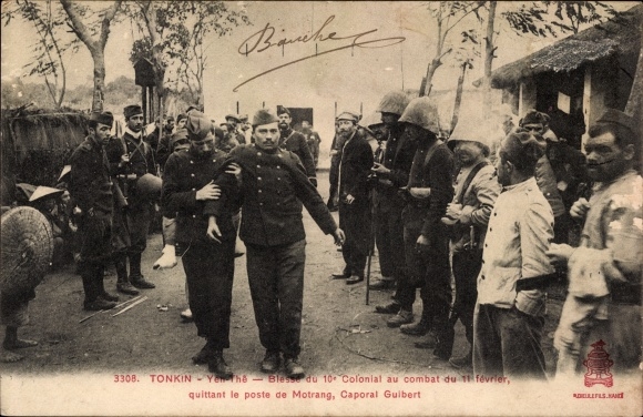 Postcard Tonkin Vietnam, Wounded by the 10th Colonial in the battle of February 11