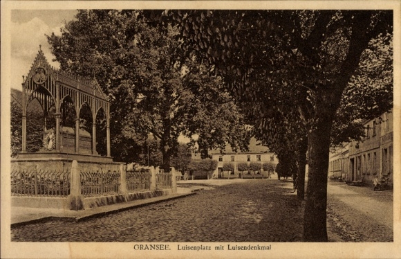 Postcard Gransee in der Mark, Luisenplatz, Luisendenkmal, architecture, trees, paved street