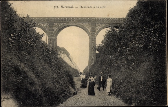 Postcard Berneval le Grand Petit Caux Seine Maritime, descent to the sea
