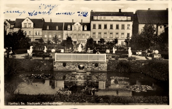 Ak Hartha in Sachsen, Stadtpark, Wasserbecken, Statuen, Pflanzen, Hartha