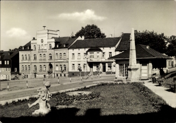 Postcard Zwönitz in the Ore Mountains Saxony, town hall, BATHAUS, sculpture, community center, architecture