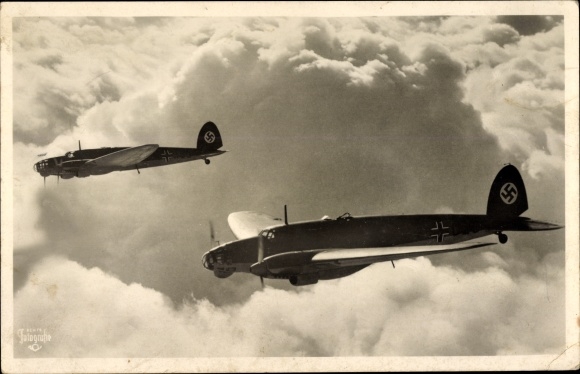 Postcard Deutsche Luftwaffe, Heinkel He 111 K fighter aircraft on a training flight