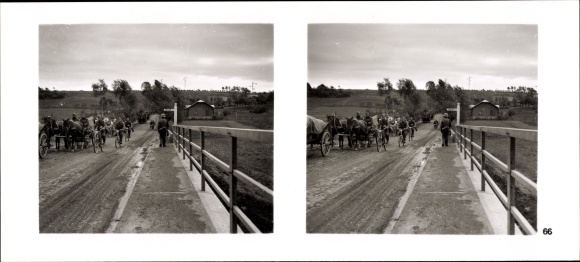 Stereo spatial image photo &quot;The soldiers of the Führer in the field&quot;, No. 66, troops pass the San