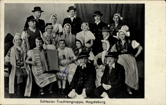 Postcard Magdeburg on the Elbe, Silesian traditional costume group