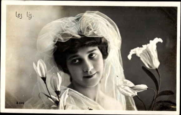 Postcard Les Lis, portrait of a Woman, Lilies