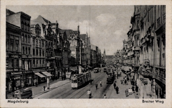 Postcard Magdeburg in Saxony-Anhalt, Breiter Weg, tram, pedestrians