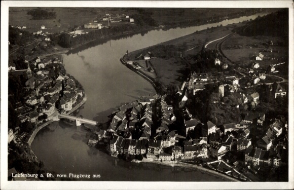 Ak Laufenburg am Hochrhein, Flugaufnahme von  Rhein, Landschaft, Architektur, Fluss