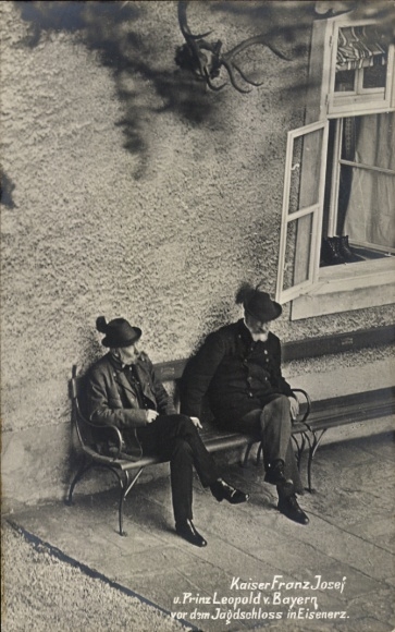Postcard Emperor Franz Josef and Prince Leopold of Bavaria in front of the hunting lodge in Eisenerz