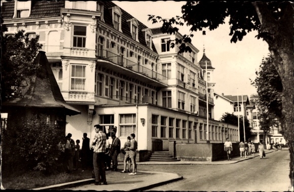 Postcard Ostseebad Ahlbeck on Usedom, FDGB recreation home