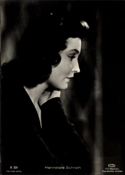 Ak-actrice Hannelore Schroth, portret in profiel