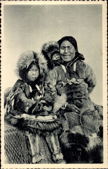 Ak Alaska USA, een christelijke vrouw uit de Noordelijke IJszee en haar twee kinderen