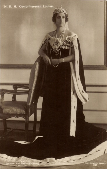 Postcard Crown Princess Louise Mountbatten of Sweden, portrait