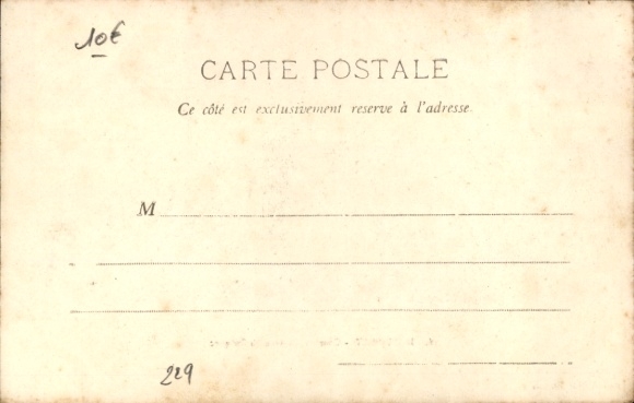 Postcard Huelgoat Finistère, Court of the Chateau du Rusquec