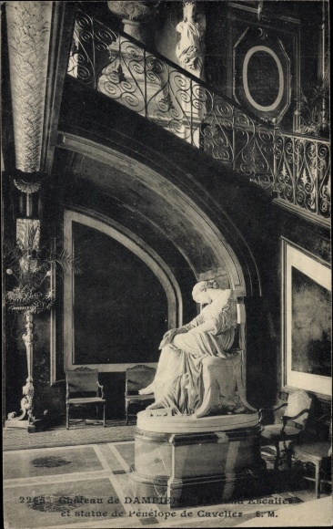 Ak Dampierre-Yvelines, Chateau et statue de Pénélope de Cavelier