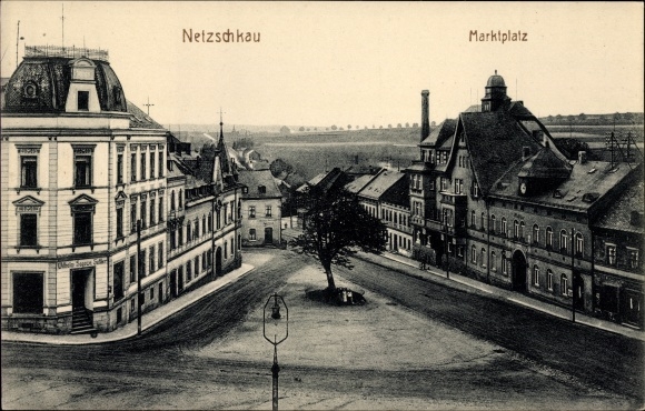 Ak Netzschkau im Vogtland, Partie am Marktplatz, Baum, Felder