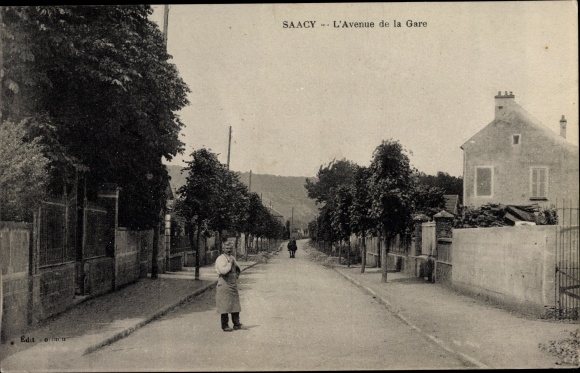 Ak Saacy Seine et Marne, L'Avenue de la Gare