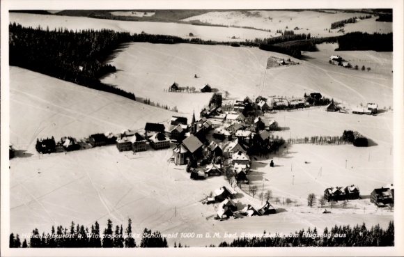 Ak Schönwald im Schwarzwald, Wintersportort  verschneite Landschaft, Hütten, Berge