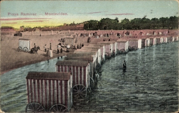 Ak Montevideo Uruguay, Strand Playa Ramirez, Badehäuschen, Menschen am Wasser