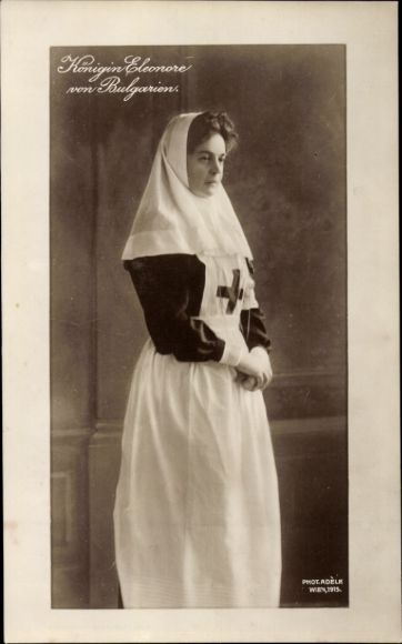 PC Queen Eleanor of Bulgaria, traditional costume, nurse