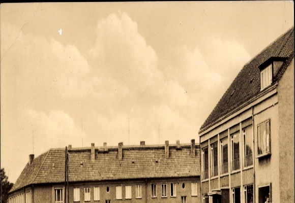 Ak Braunsbedra in Saalekreis, consumentenhuis, wolken, getekende gebouwen, Duitse Democratische Republiek