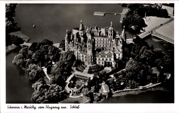 Ak Schwerin in Mecklenburg, Fliegeraufnahme vom Schloss