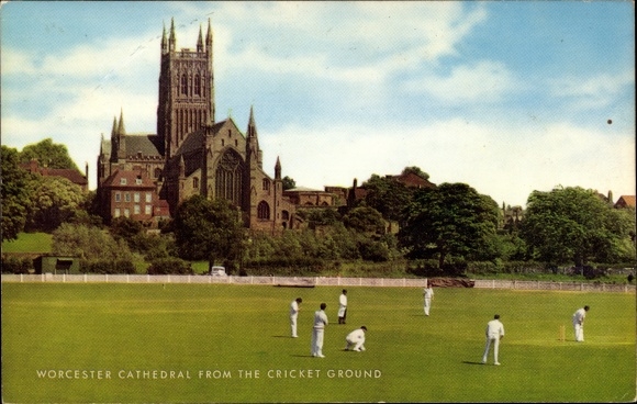 Postcard Worcester West Midlands England, Cricket Ground, Cathedral