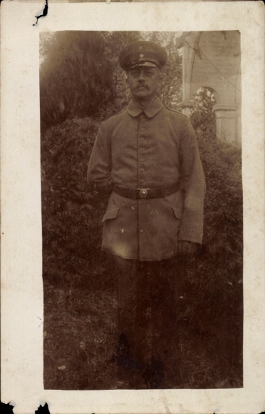 Ak Arnum Hemmingen in Niedersachsen, Soldat mit Mütze, Uniform und Orden