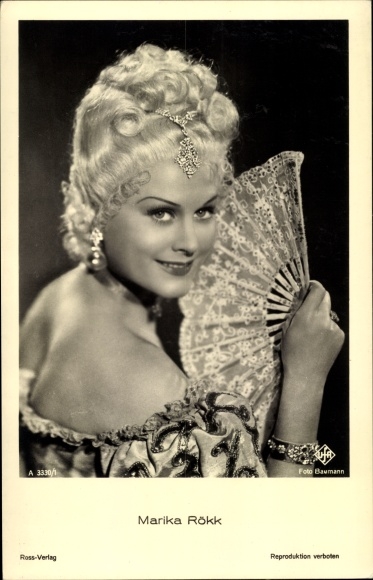Postcard actress and dancer Marika Rökk, portrait, fan
