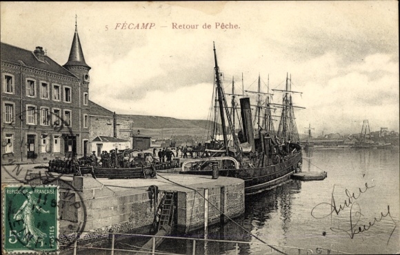 Ak Fécamp Seine Maritime, Fischerboote am Hafen, historische Atmosphäre, Postkarte, Schiff, Ge...