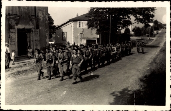 Postcard Chambaran Isere, troops reach the place