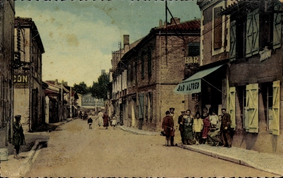 Ak Castelsarrasin Tarn et Garonne, Straße, Häuser, Bar Alfred, Soldaten, Menschen, farbig