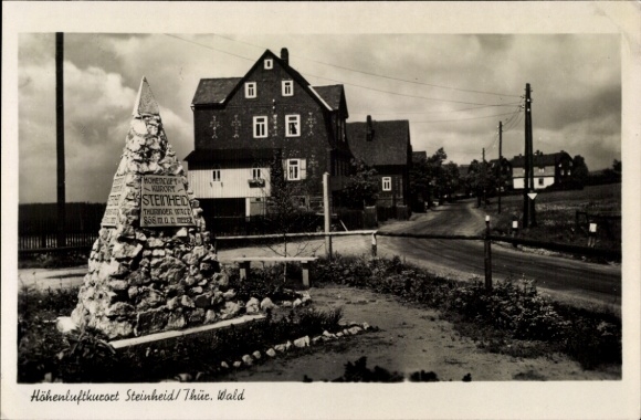 Ak Steinheid Neuhaus am Rennweg Thüringen, Teilansicht, Denkmal