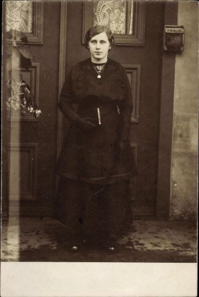 10 alte Ak Frauenportraits, diverse Ansichten