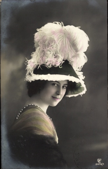 Postcard Young woman with hat, portrait