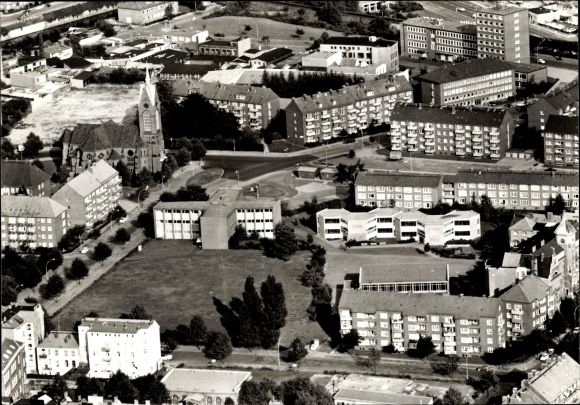 PC Hamburg Nord Barmbek, Käthnerkamp school, elementary school, Brucknerstraße, Wozhnsiedlung, church