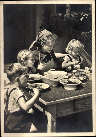 Postcard Hans Retzlaff, Reich Labor Service for female youth, work maid, farmer&#39;s family