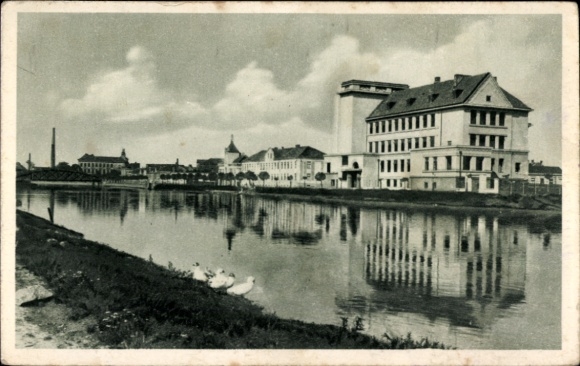 Ak Břeclav Lundenburg Südmähren, Flussufer, Gebäude