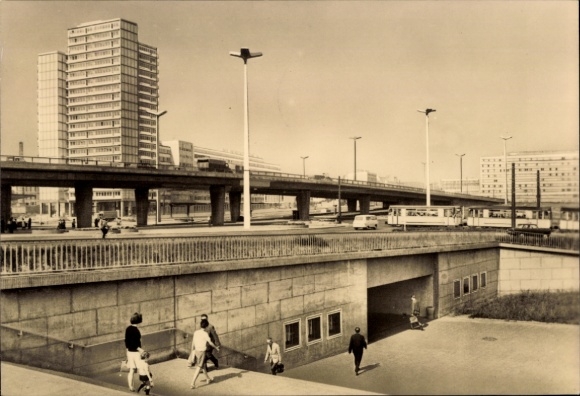Postcard Halle an der Saale, city view, Hochstraße, Ernst-Thälmann-Platz, modern architecture