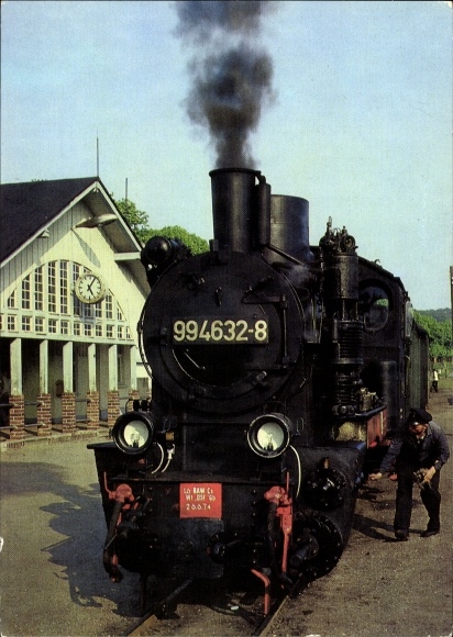 Postcard Schmalspurbahn, Rasender Roland, 994632-8, in Binz Ost station, engine driver, Putbus-Göhren