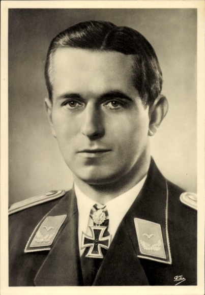 Ak Ritterkreuzträger der Luftwaffe Leutnant Gerhard Koeppen, Eichenlaub, Fotograf Röhr