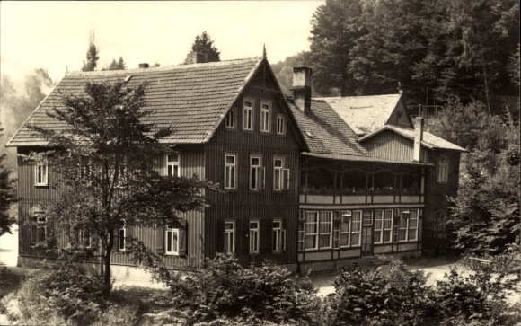 Ak Treseburg Thale im Harz, Haus Wildstein, FDGB-Erholungsheim, Foto in , Umgebung mit Bäumen