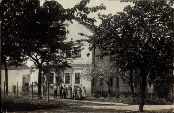 Foto Ak Großbothen in Saksen, huis met tuin, buurtbewoners