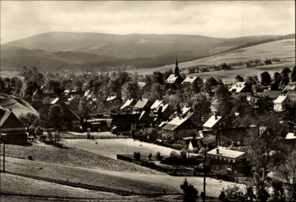 Ak Neudorf Sehmatal im Erzgebirge, Schöne Landschaft, Häuseransicht, Kirche, Erzgebirge