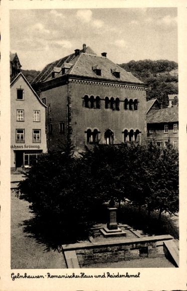Postcard Gelnhausen in Hessen, Romanesque House, Rice Monument