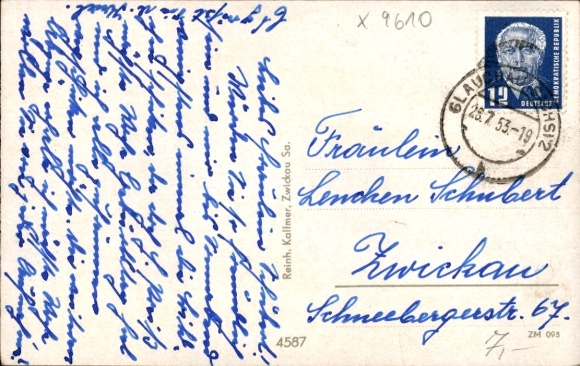 Postcard Glauchau in Saxony, Glauchau-Gründelteich, boat trip, several people, water, building
