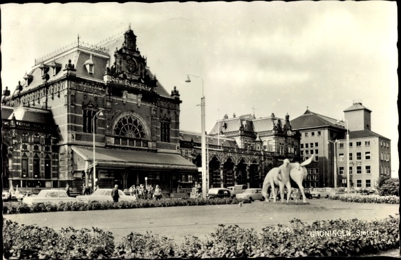 PC Groningen Netherlands, station, statue
