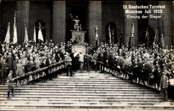 Zdjęcie z XIII Niemieckiego Festiwalu Gimnastycznego w Monachium, lipiec 1923 r., honorujące zwycięzców