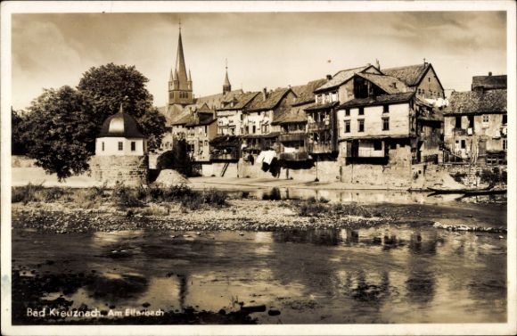 Ak Bad Kreuznach an der Nahe,  Am Ellerbach, Fluss, Häuser, Bäume, Kirchturm