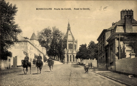 Ak Bonsecours Seine Maritime, Zwei Reiter auf der Straße, Kirche im Hintergrund, Häuser rechts...